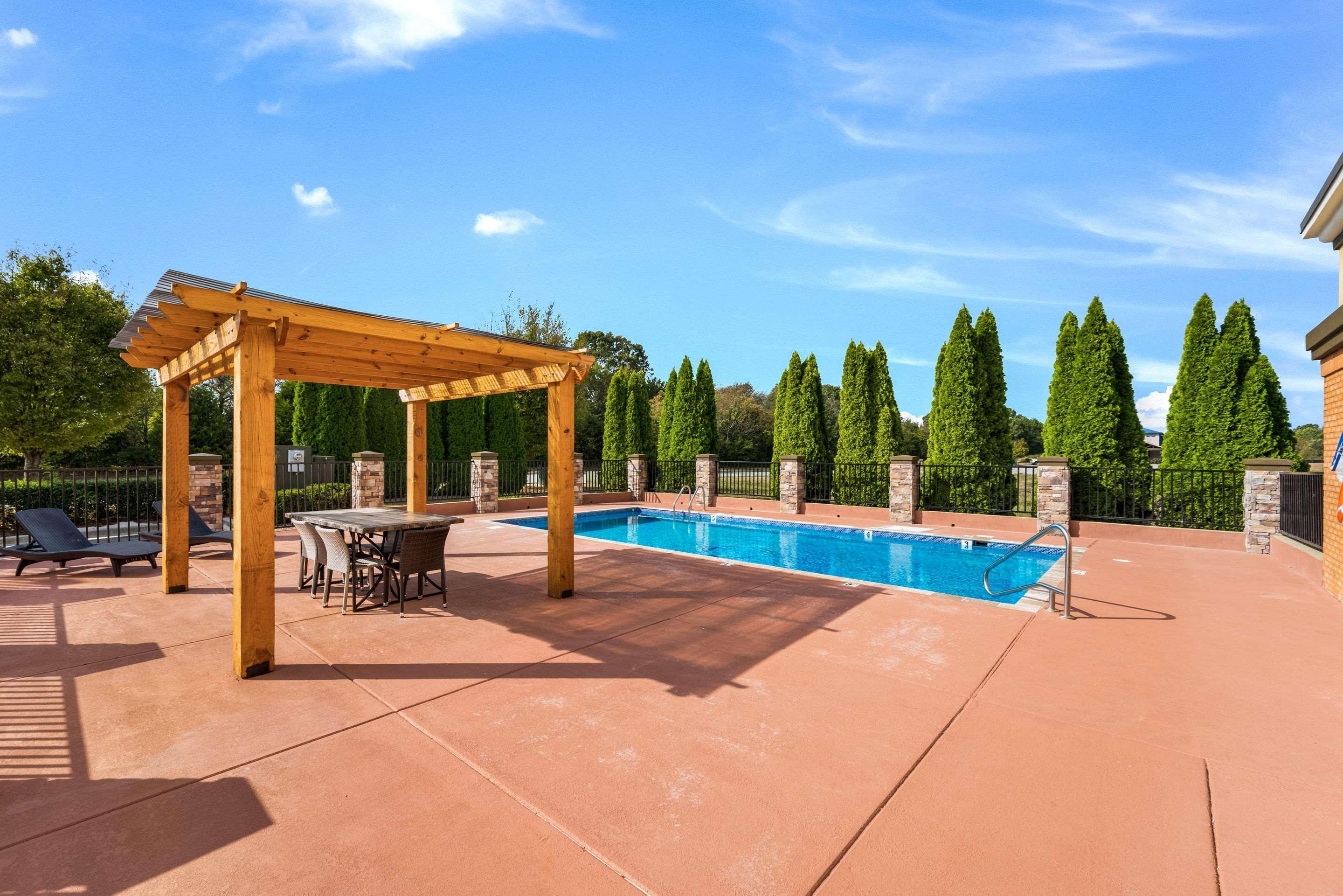 Clarion Pointe Madison-Huntsville Exterior photo