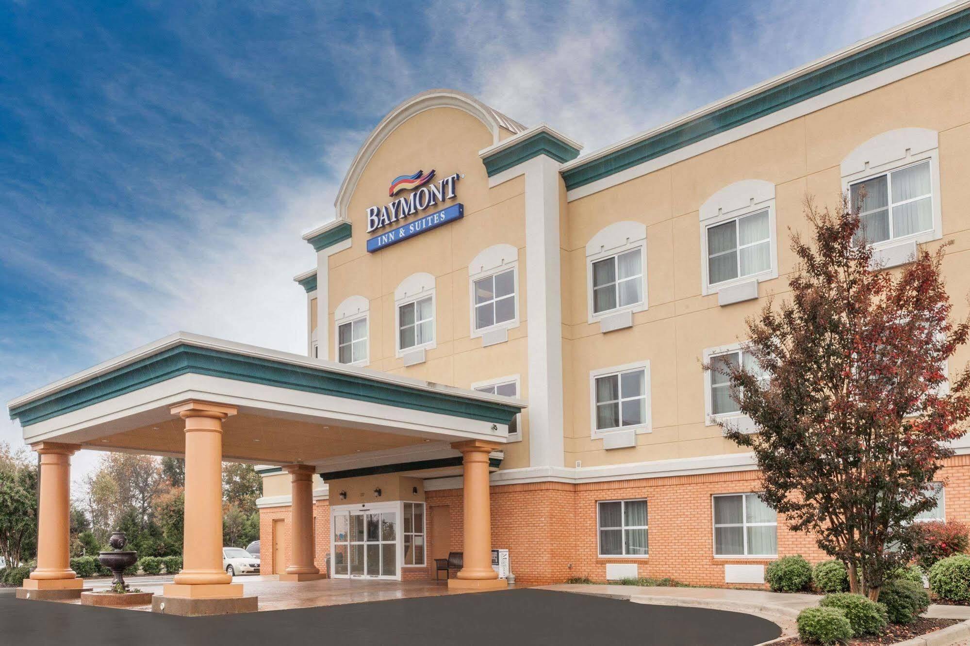 Clarion Pointe Madison-Huntsville Exterior photo